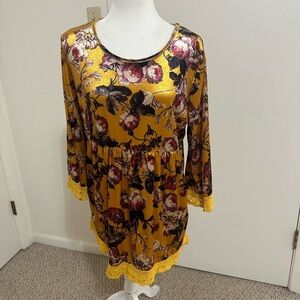 Suzanne Betro Peasant style Velvet Mustard Gold Floral top Sz L